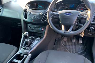  2016 Ford Focus Focus sedan 1.0T Trend