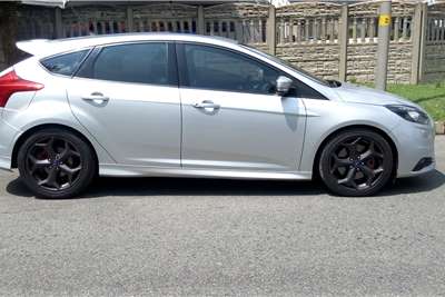  2015 Ford Focus Focus ST 5-door (sunroof + techno pack)