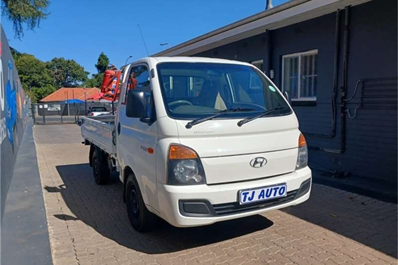 Hyundai H-100 Bakkie 2.6D deck (aircon) 2016