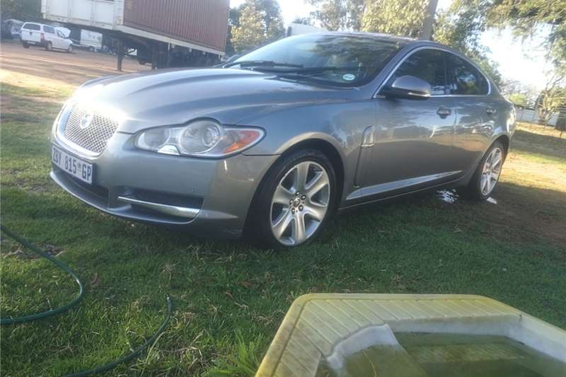 Jaguar XF 3.01 owner F.S.H immaculate inside an d out 2013