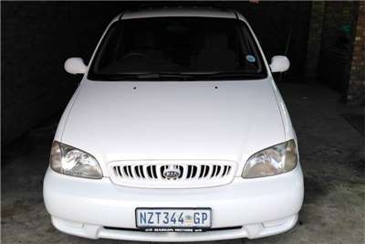  2000 Kia Carnival 