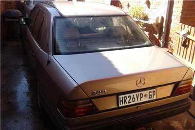  1989 Mercedes Benz 200E 
