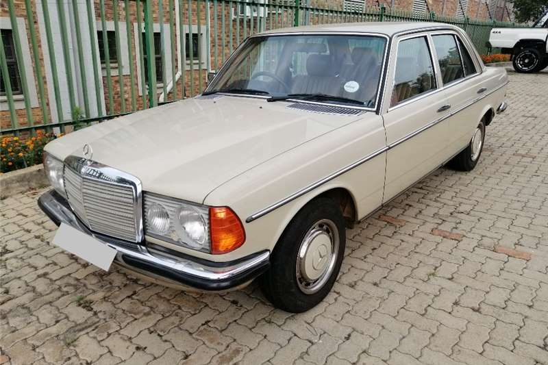 Mercedes Benz 220B 1982