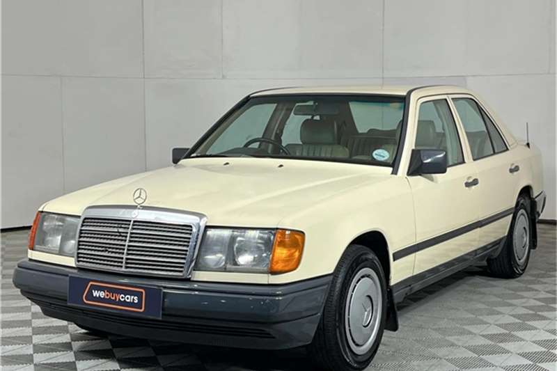 Mercedes Benz C-Class Sedan 1989