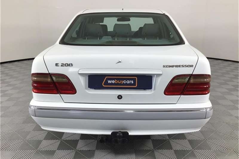 Mercedes Benz E-Class sedan 2001