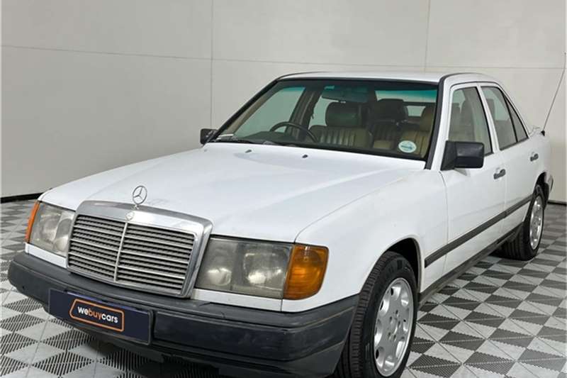 Mercedes Benz W124 Shape Sedan 1990