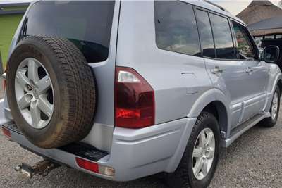  2004 Mitsubishi Pajero Pajero 5-door 3.8 GLS