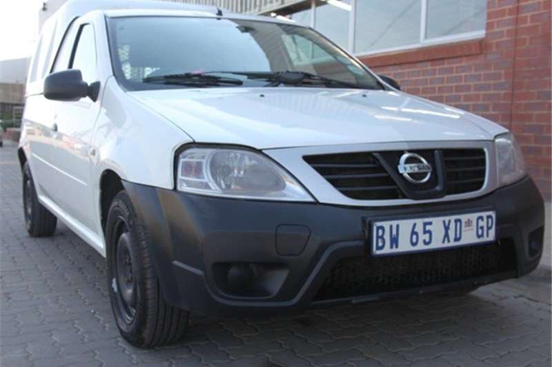 Nissan NP200 M/T With Canopy 2012