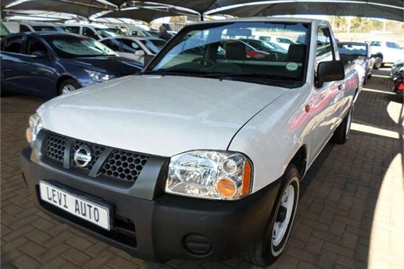 Nissan NP300 Hardbody 2.0 2013