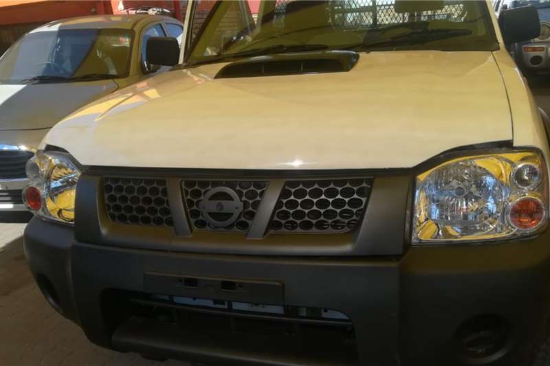 Nissan NP300 Hardbody 2.5TDi SE 2015