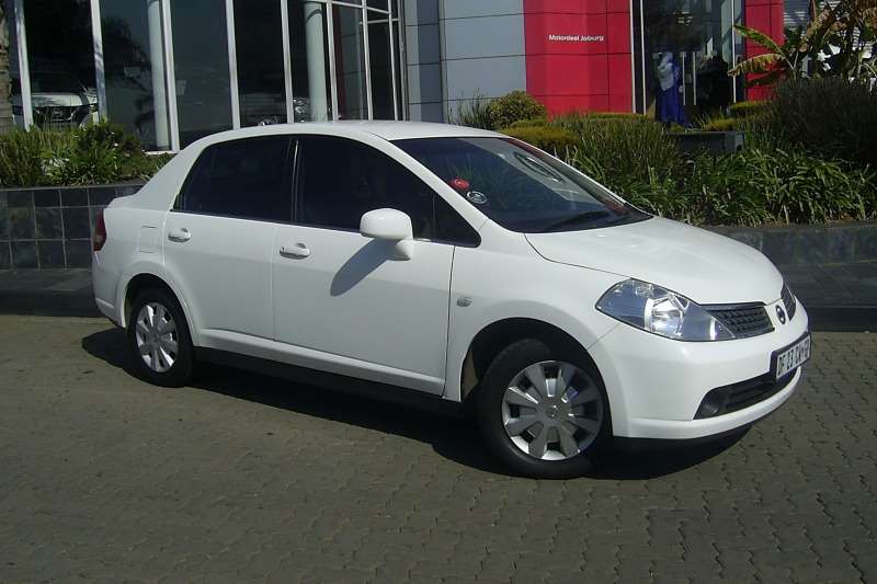  Nissan Tiida sedán.  Visia en venta en Gauteng