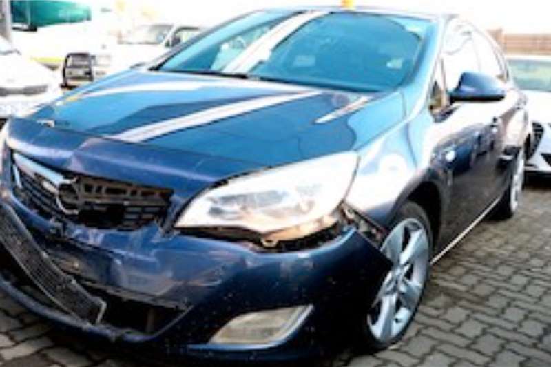 Opel Astra 1.4t ENJOY 5DR 2012