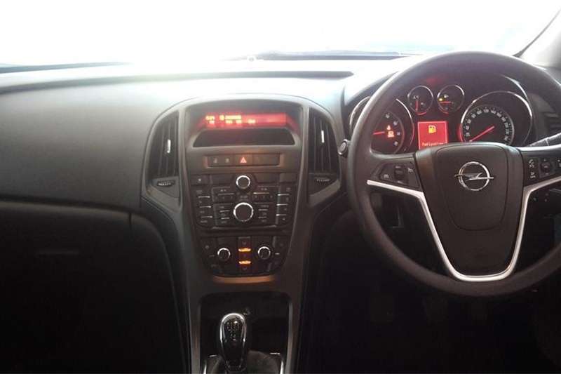 Opel Astra 1.6 Essentia 2012