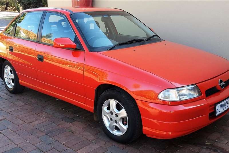Opel Astra 1.8 Enjoy automatic 1996