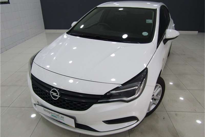 Opel Astra hatch 1.0T Essentia 2016