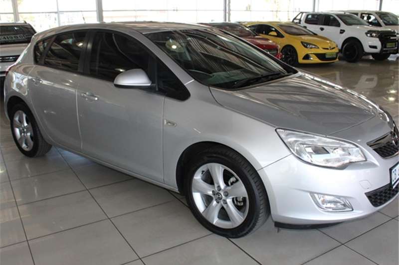 Opel Astra hatch 1.4 Turbo Enjoy 2012