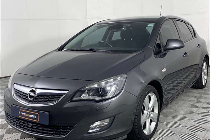 Opel Astra hatch 1.4 Turbo Enjoy Plus 2013