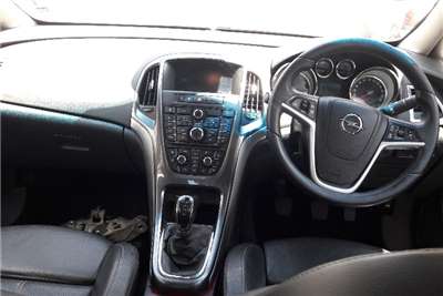  2014 Opel Astra Astra sedan 1.6 Turbo Cosmo