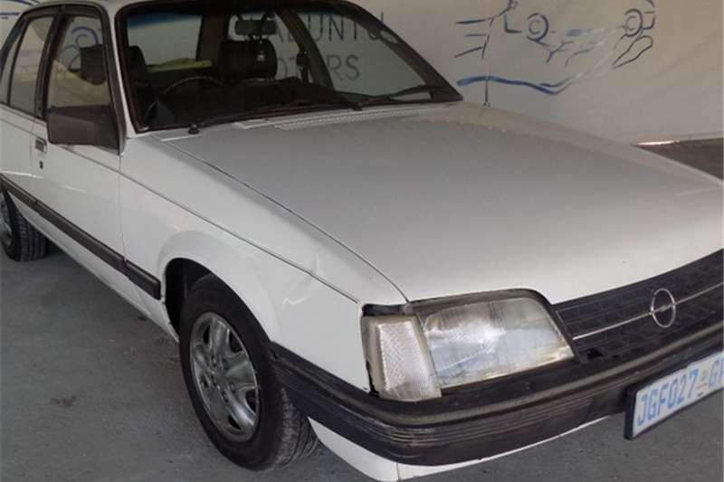 Opel Commodore 3.0 E BERLINA A/T 1984