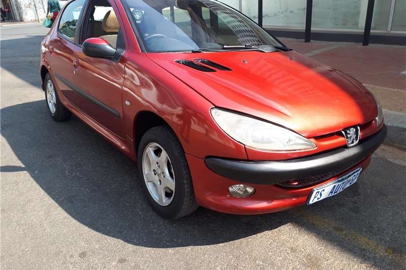 Peugeot 206 available with leather interior and sunroof. Pleas 2006
