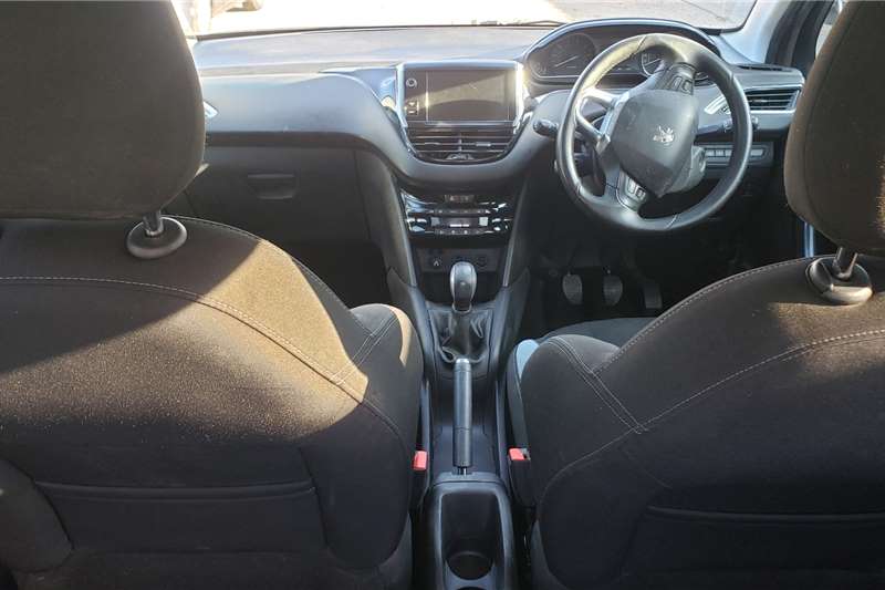 2014 Peugeot 208 hatch 5-door