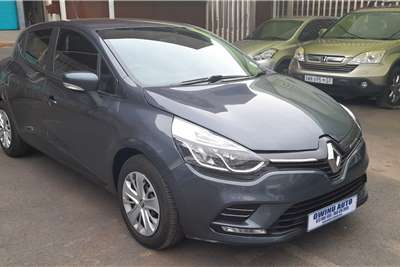  2020 Renault Clio Clio 1.4 Expression 5-door