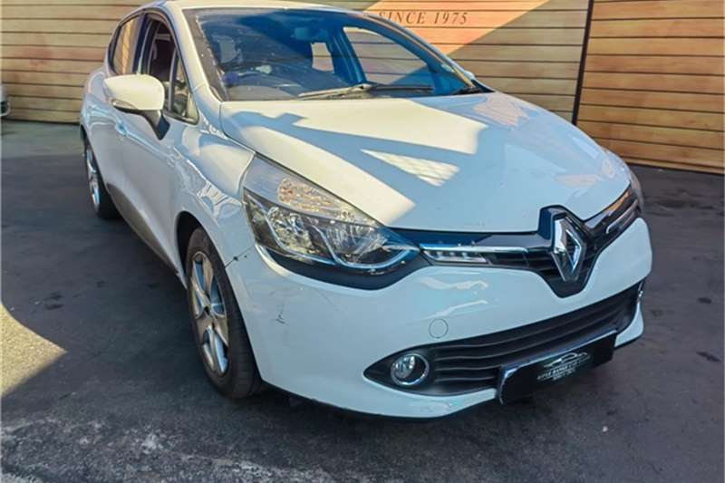 Used 2016 Renault Clio 1.6 Expression 5 door automatic