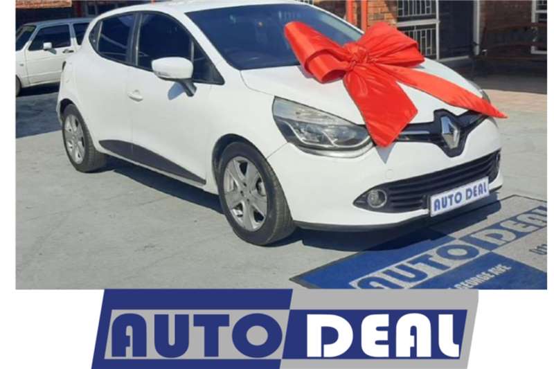 Renault Clio 66kW turbo Expression IV 900T 5dr 2016