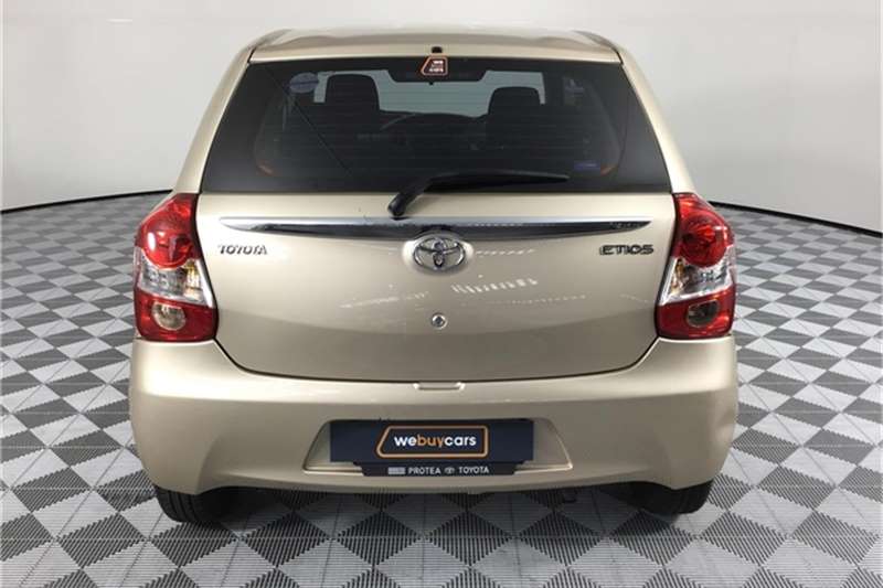 Toyota Etios hatch 1.5 Xs 2014