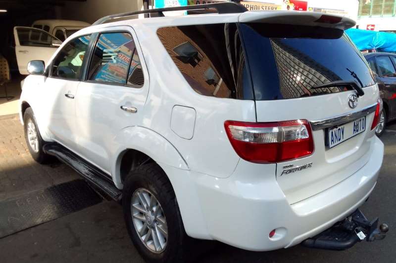 Toyota Fortuner 3.0D 4D 4x4 automatic 2009