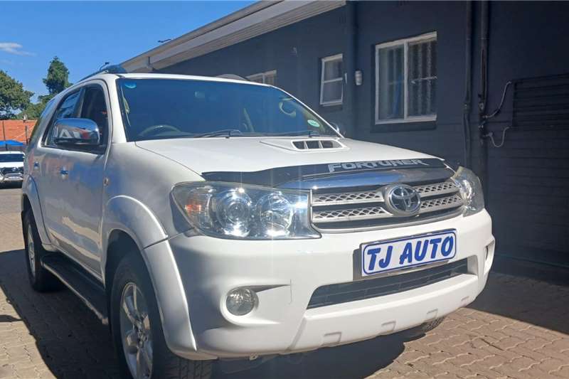 Toyota Fortuner 3.0D 4D 4x4 automatic 2010