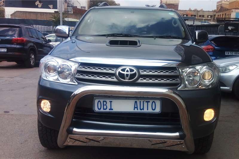 Toyota Fortuner 3.0D 4D 4x4 automatic 2011