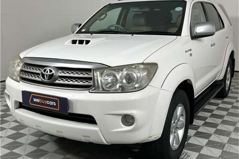 Toyota Fortuner 3.0D 4D 4x4 automatic 2011