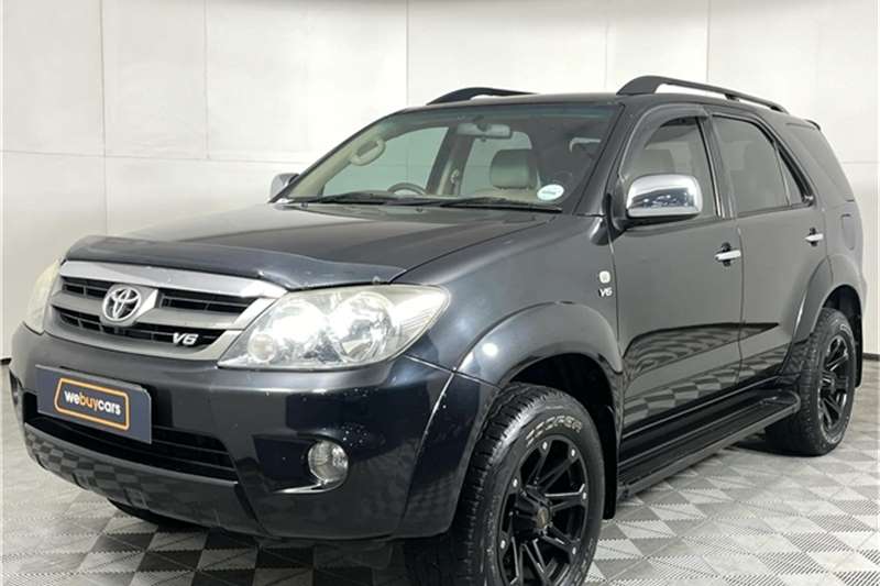 Used Toyota Fortuner V6 4.0 4x4 automatic