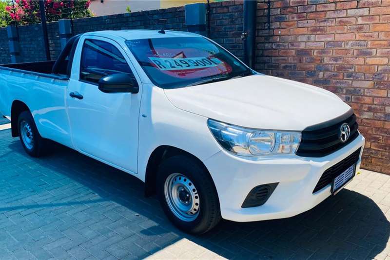 Toyota Hilux 2.4GD (aircon) 2016