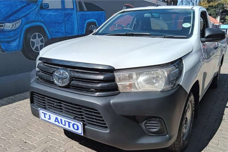 Toyota Hilux 2.4GD (aircon) 2017