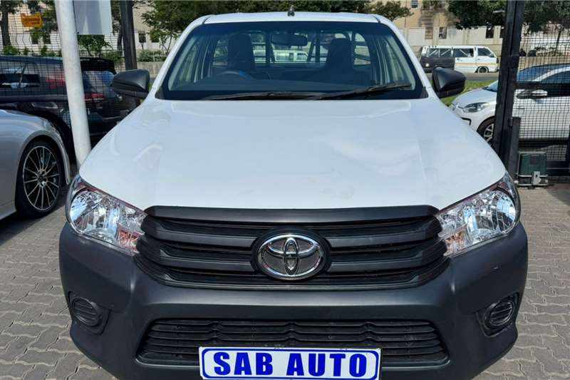 Toyota Hilux 2.4GD (aircon) 2021