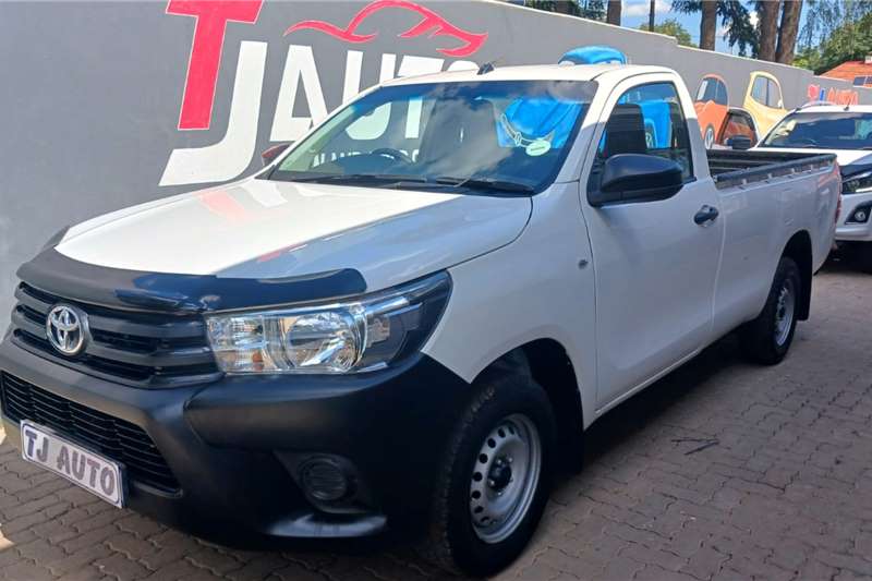 Toyota Hilux 2.4GD (aircon) 2021