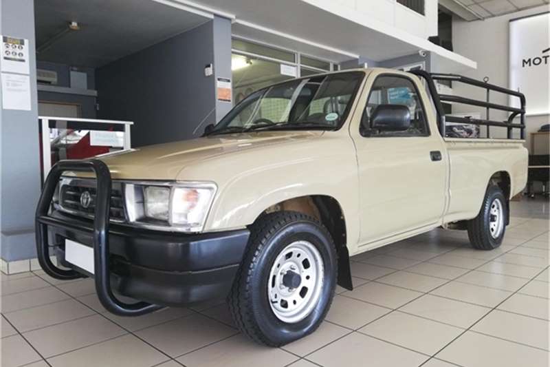 Toyota Hilux 2400 LWB (Diesel) 2000