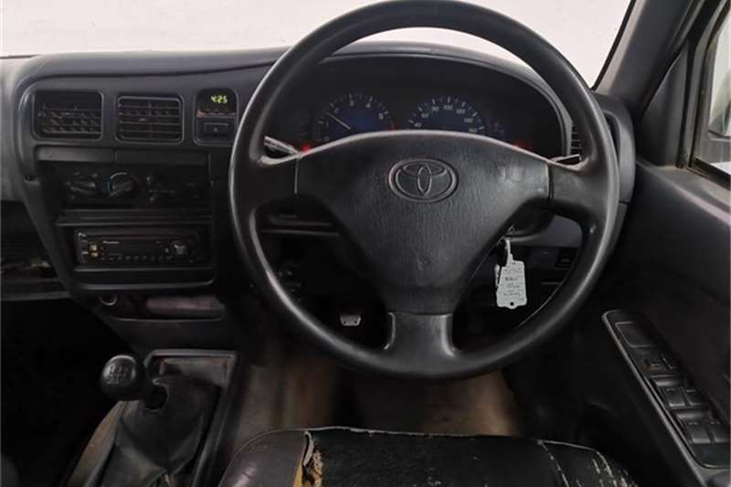  2004 Toyota Hilux 