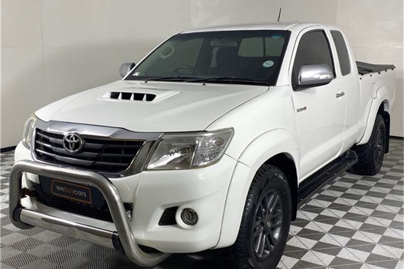 Toyota Hilux 3.0D-4D Xtra cab Raider 2014