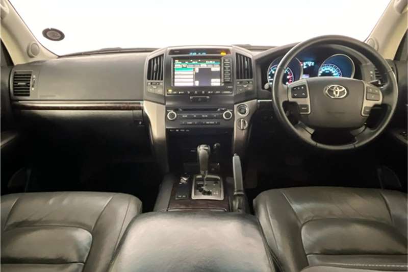 2011 Toyota Land Cruiser 200