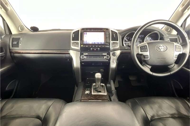 2013 Toyota Land Cruiser 200