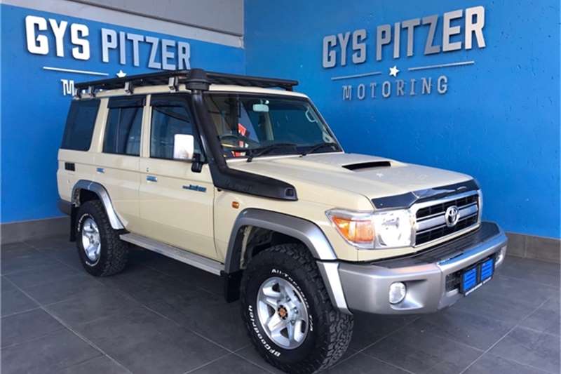 Toyota Land Cruiser 76 4.5D-4D LX V8 station wagon 2014