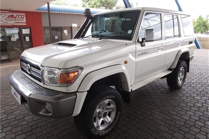 2015 Toyota Land Cruiser 76 4.5D-4D LX V8 station wagon for sale in ...