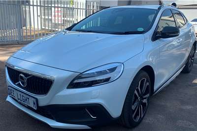  2019 Volvo Cross Country V40 Cross Country T4 Momentum auto