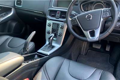  2019 Volvo Cross Country V40 Cross Country T4 Momentum auto