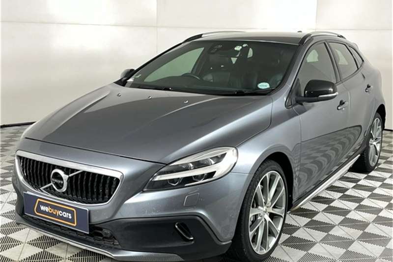 Used 2017 Volvo V40 Cross Country D3 Momentum