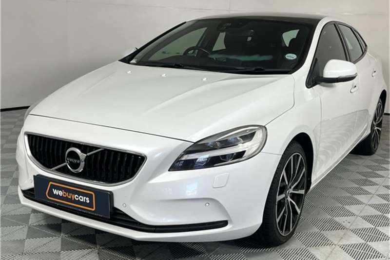 Used 2018 Volvo V40 Cross Country T4 Momentum auto