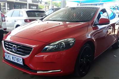  2015 Volvo V40 V40 T3 Momentum auto